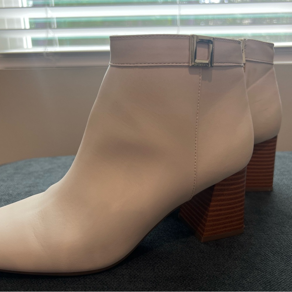 Liz Claiborne ivory boots